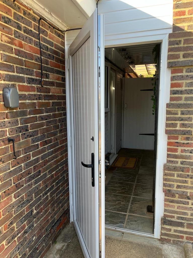 Central Ensuite Guest Unit With Ac And Free On-Street Parking Brighton Exterior photo